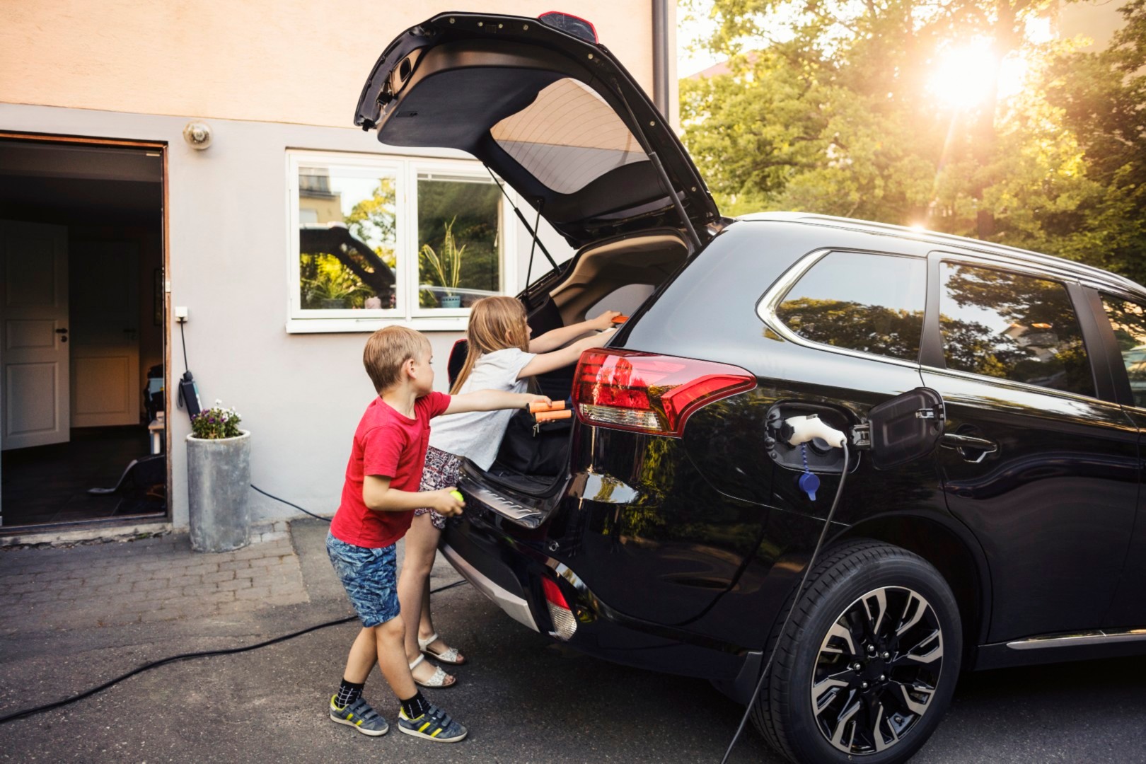 EY Kids helping to unload the car