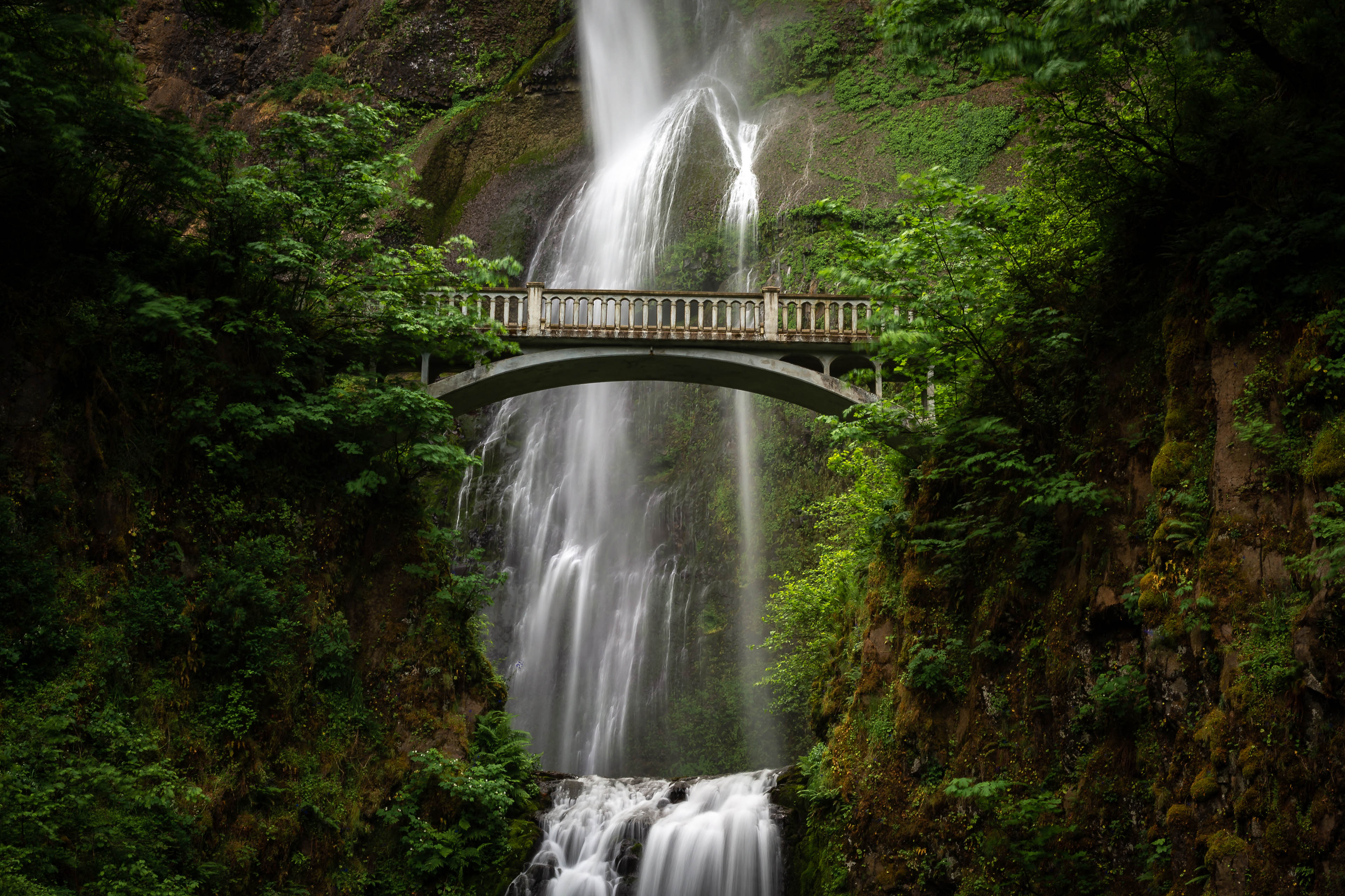 Multnomah Falls in Columbia River Gorge, Oregon, USA