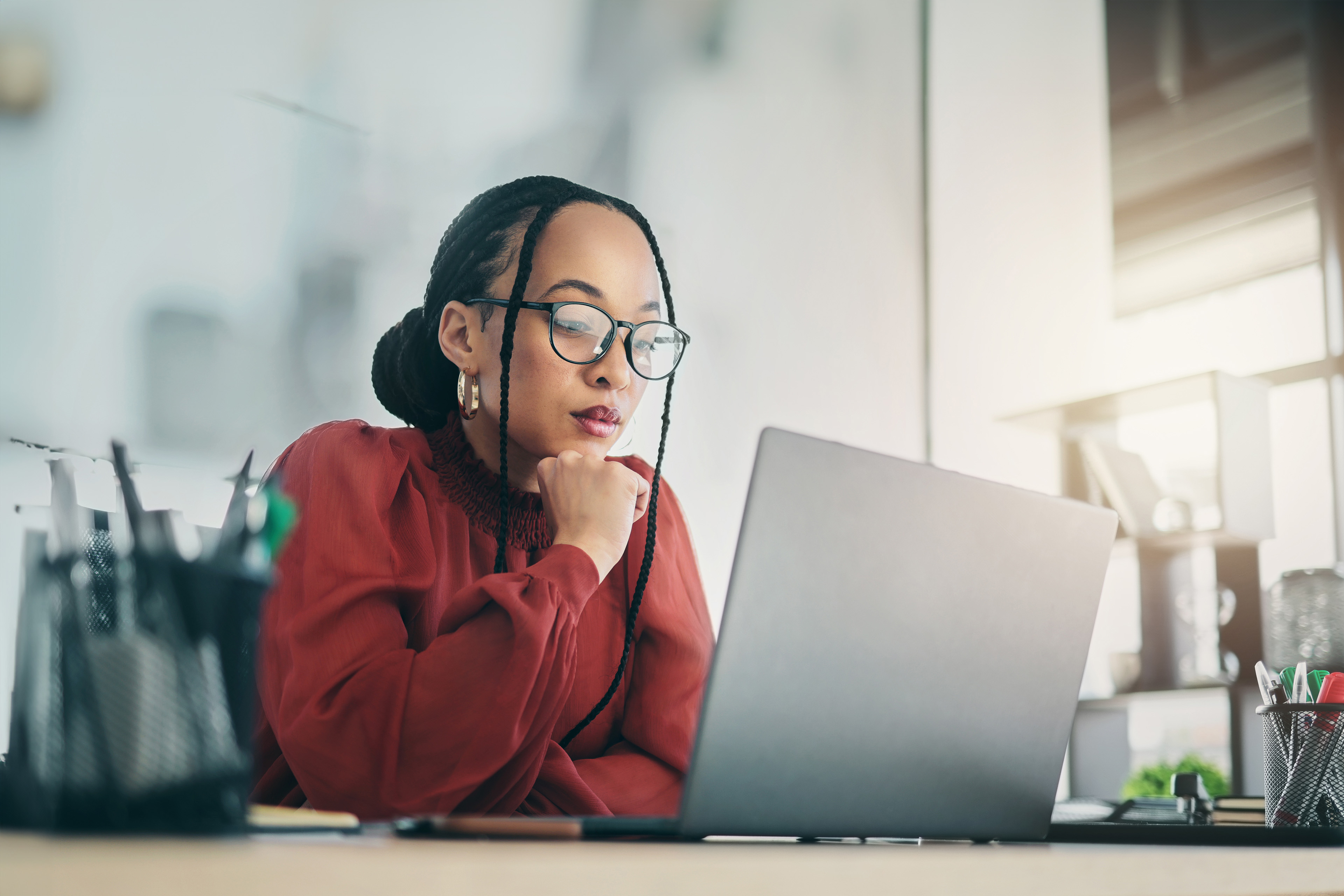 ey-professional-business-woman-focus-and-planning-project-feedback