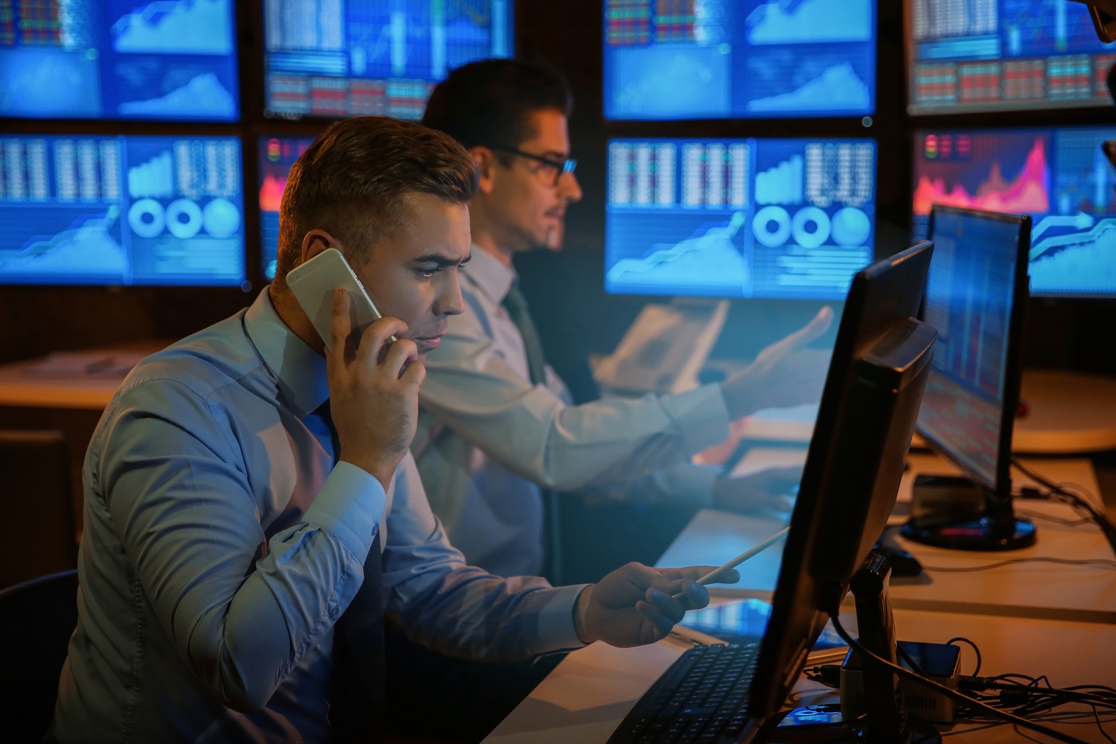 EY stock traders working in office