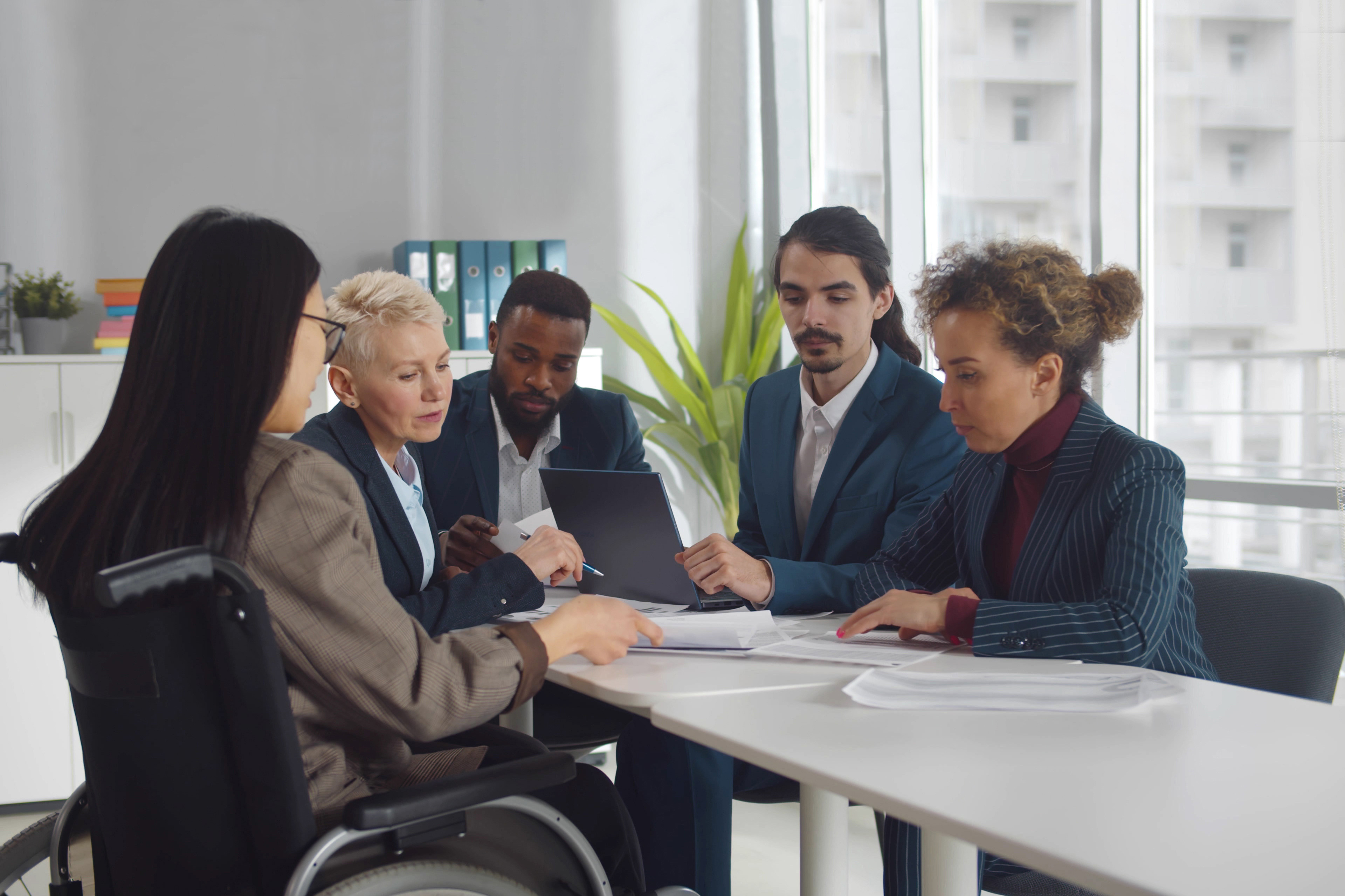 Com disabled businesswoman in conference room