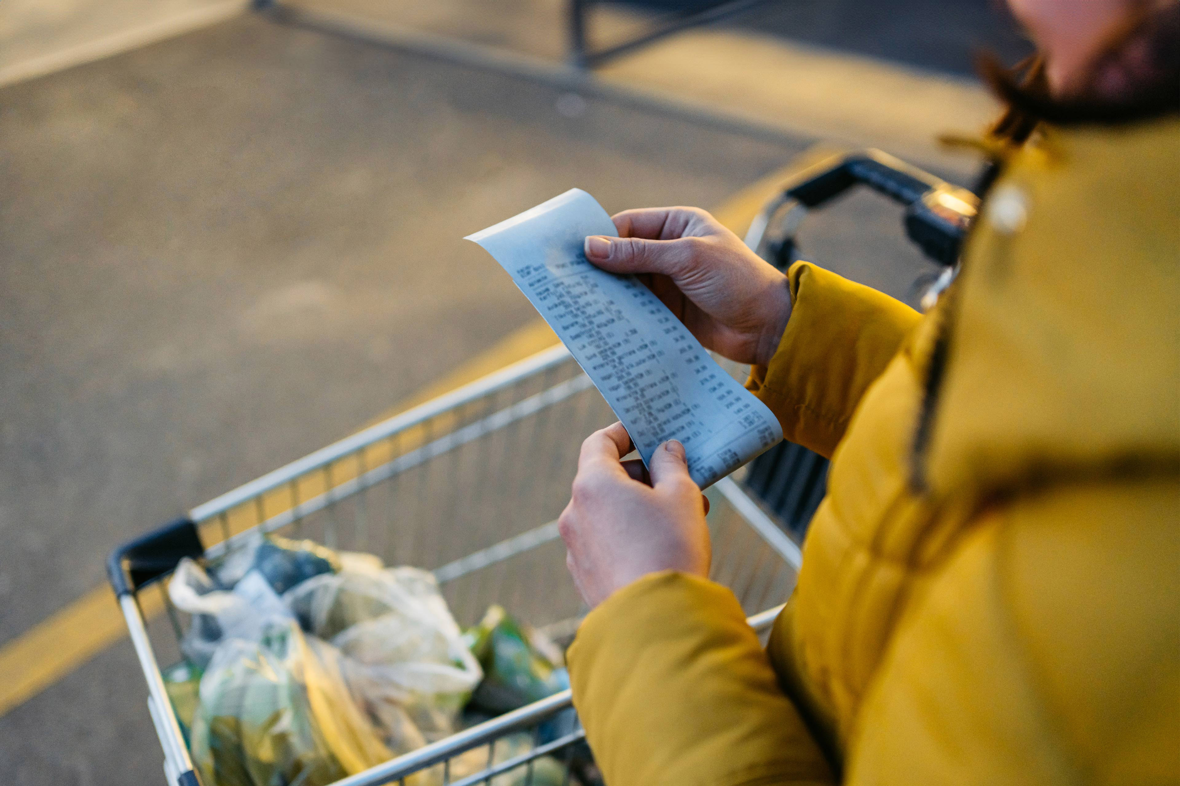 ey woman looking at the receipt