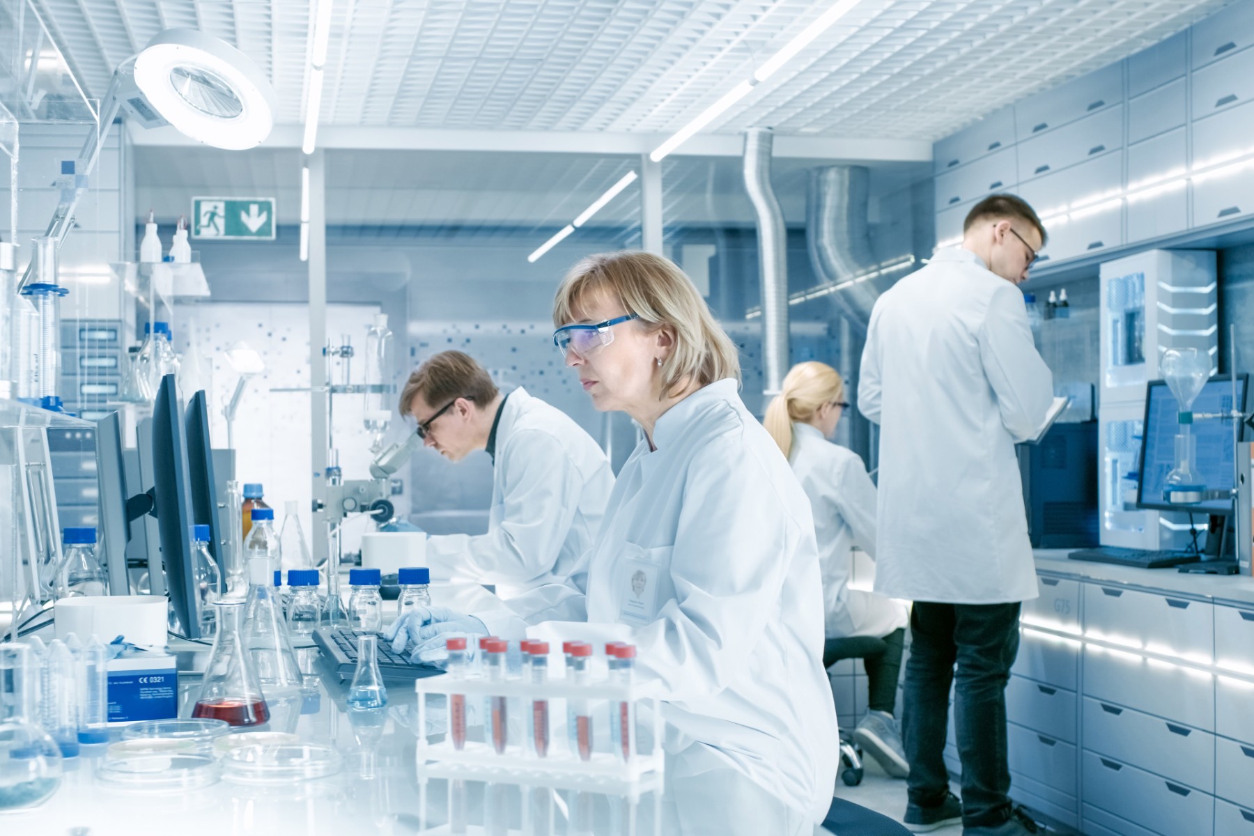 Female scientist analyzes liquid in the beaker