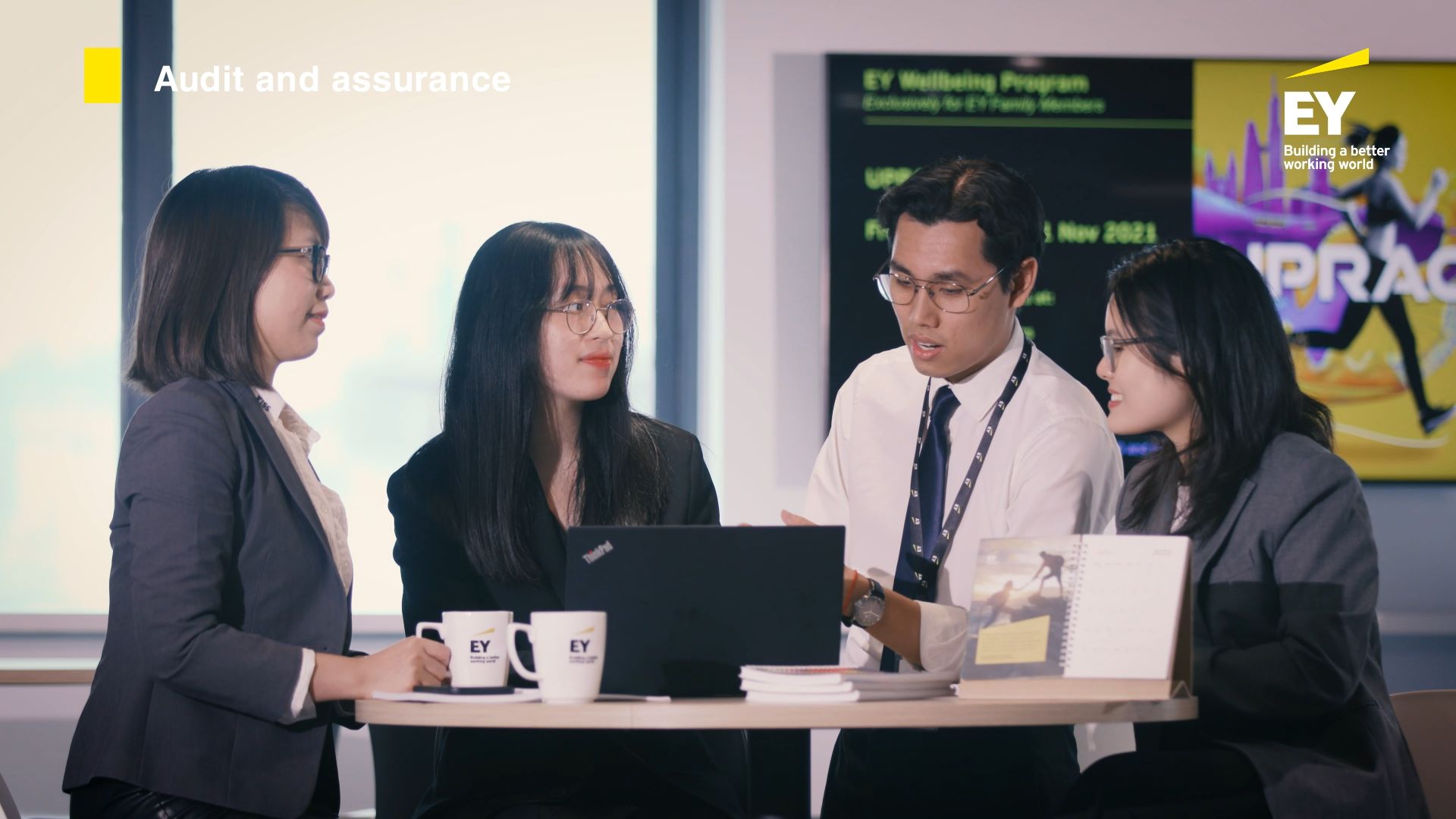 An employees discussing about the work while drinking coffee