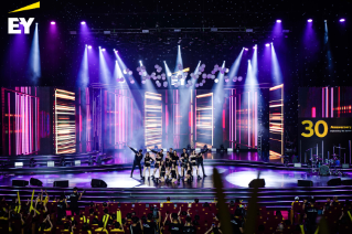 EY Vietnam art talents shine once again on the 30th anniversary ceremony