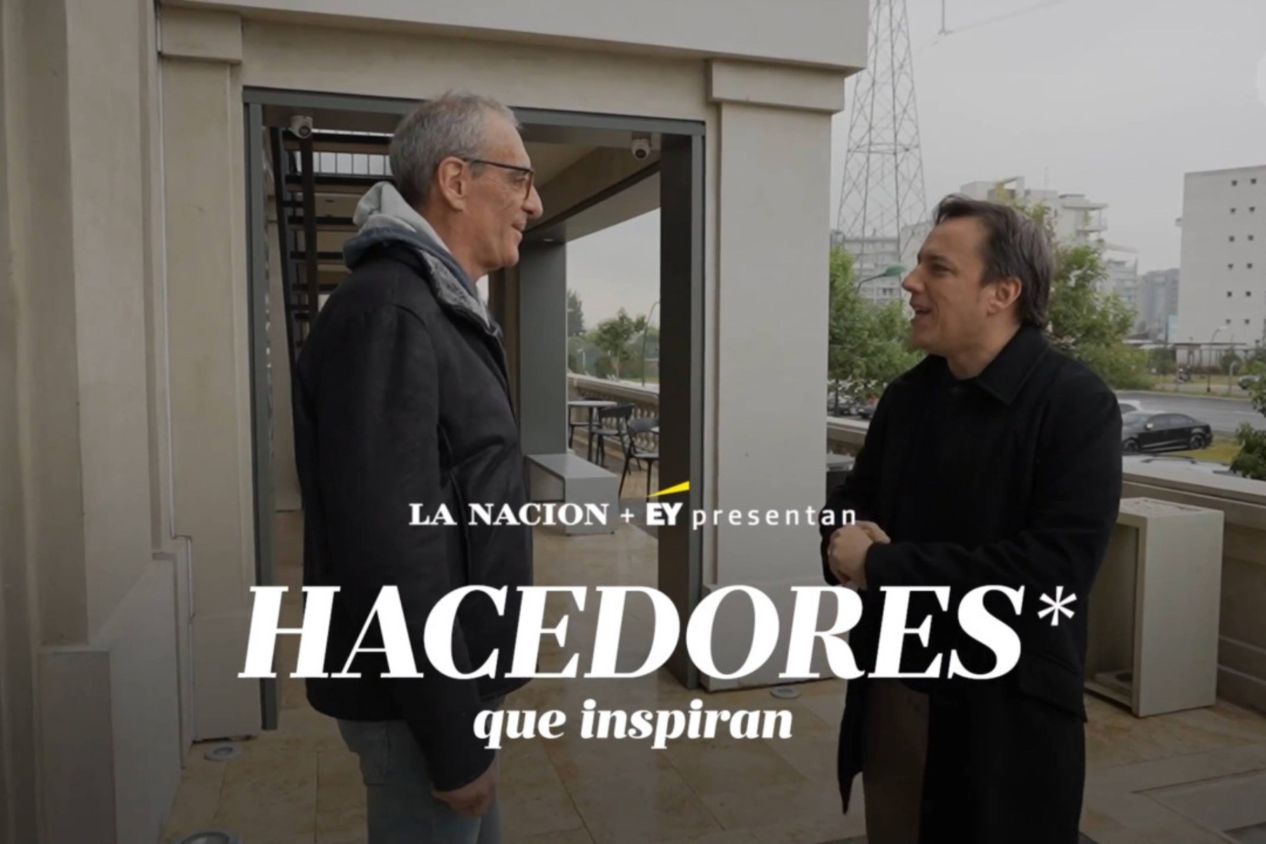 Placa de Hacedores, presentado por LA NACION + EY, de fondo se puede ver una imagen de Diego Fenoglio y José del Rio