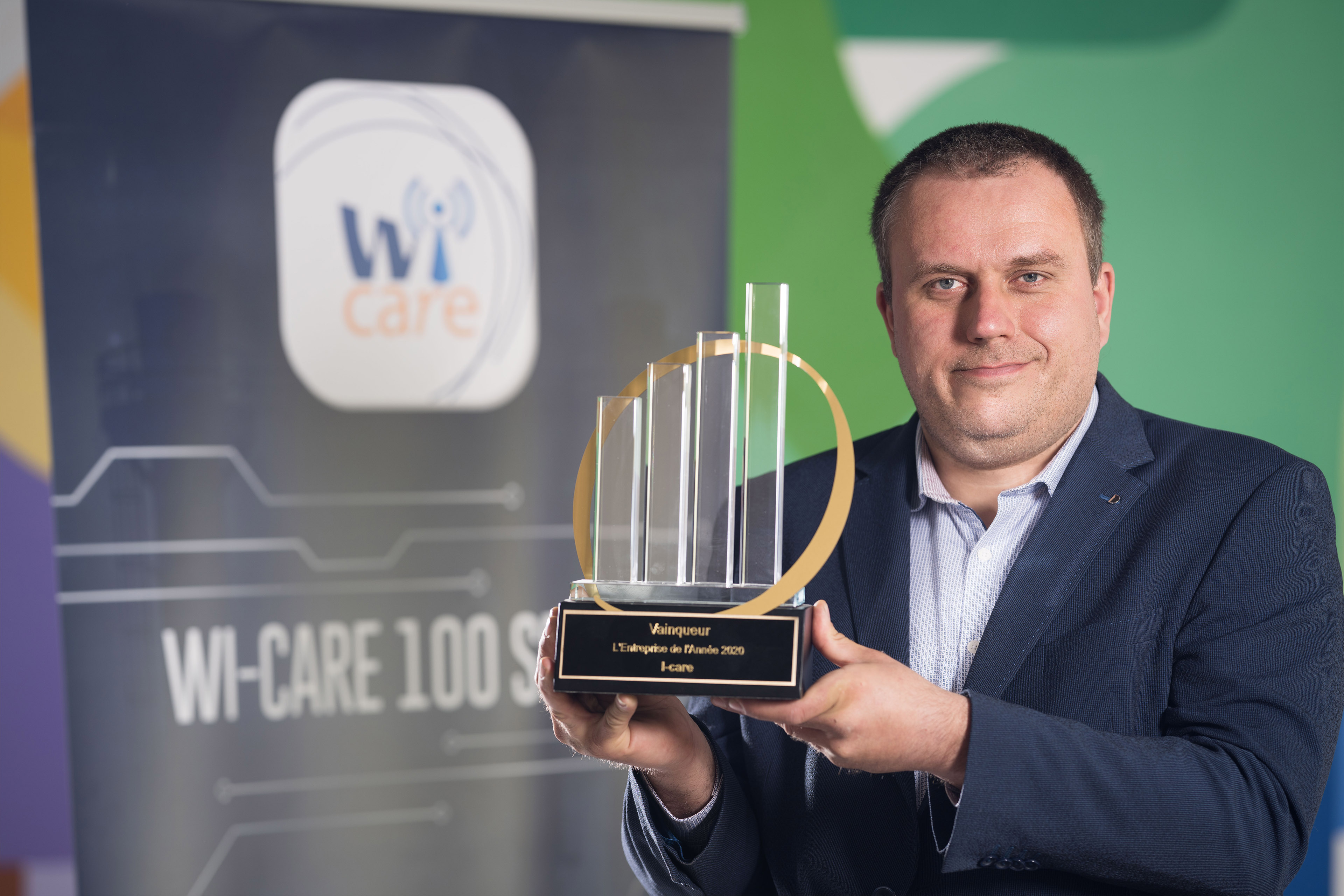 Fabrice Brion, CEO of I-care holding the award