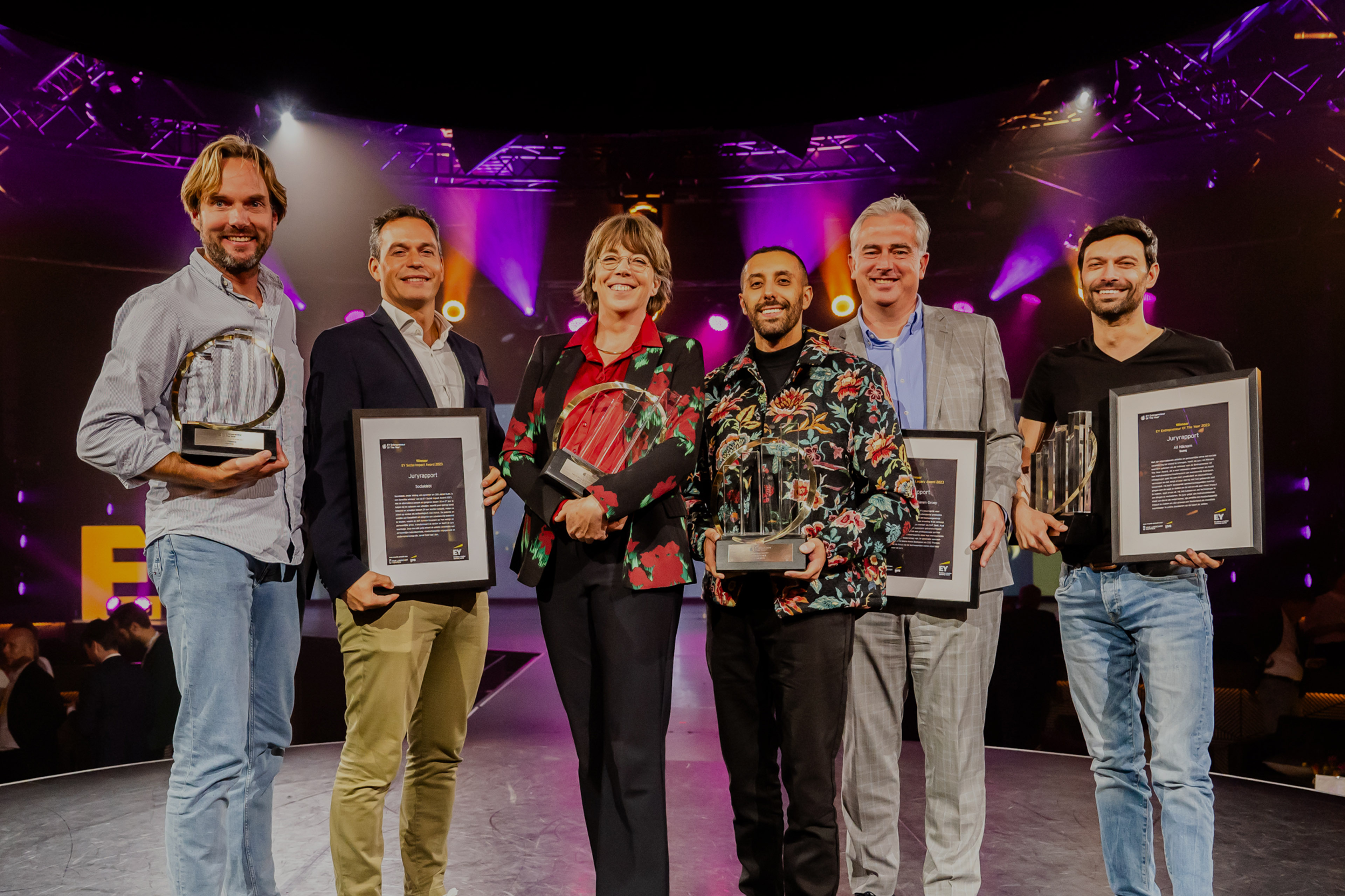 Ali Niknam (bunq) en Gijs Coppens (OpenUp) ondernemers van het jaar 2023